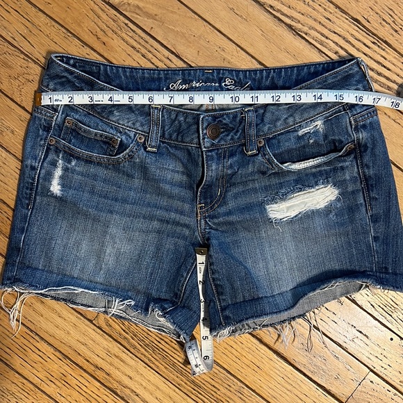 American Eagle Destructed Jean Shorts sz 6 Like New - Picture 7 of 10